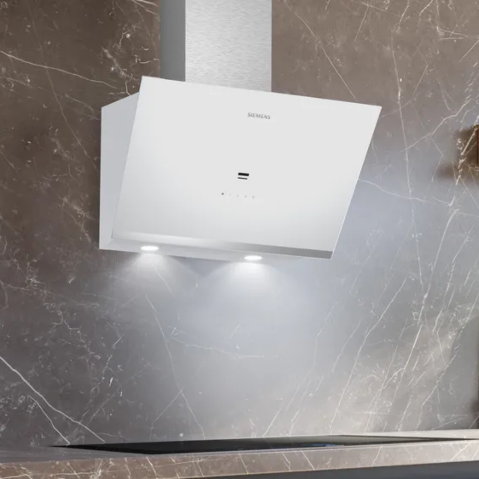 Siemens iQ500 Duvar Tipi Davlumbaz 60 cm Beyaz Cam Yüzey Beyaz
